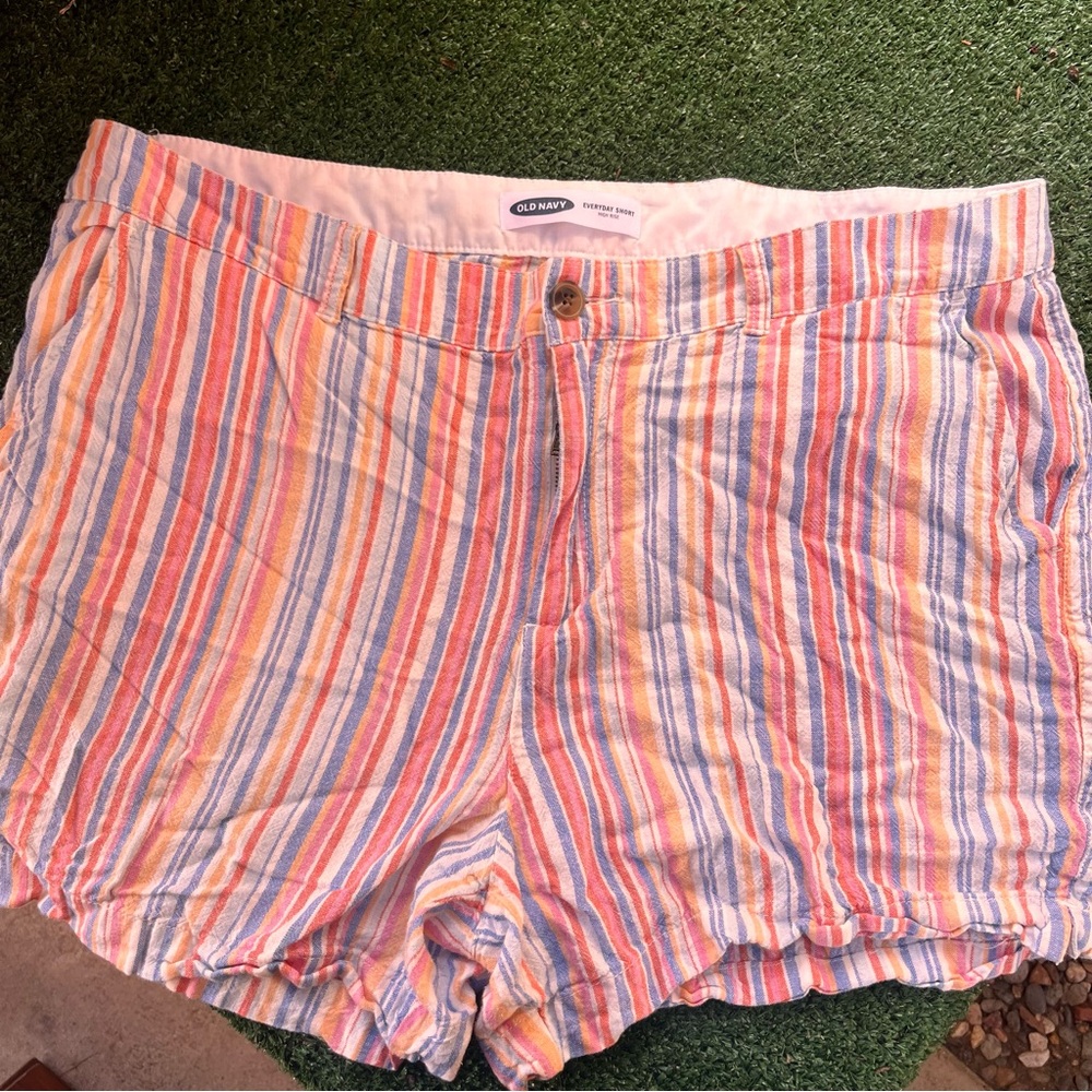 🆕 Women’s Old Navy Women's Striped Shorts